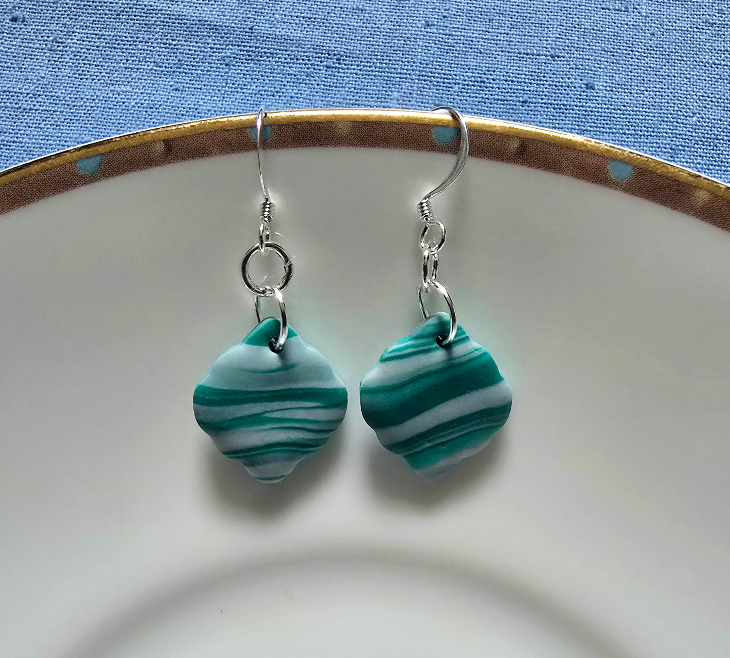 Green wave mini drop earrings