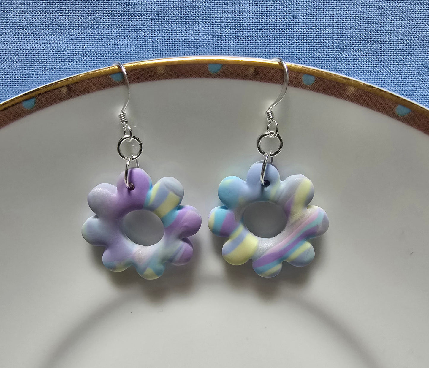 Spring daisy earrings