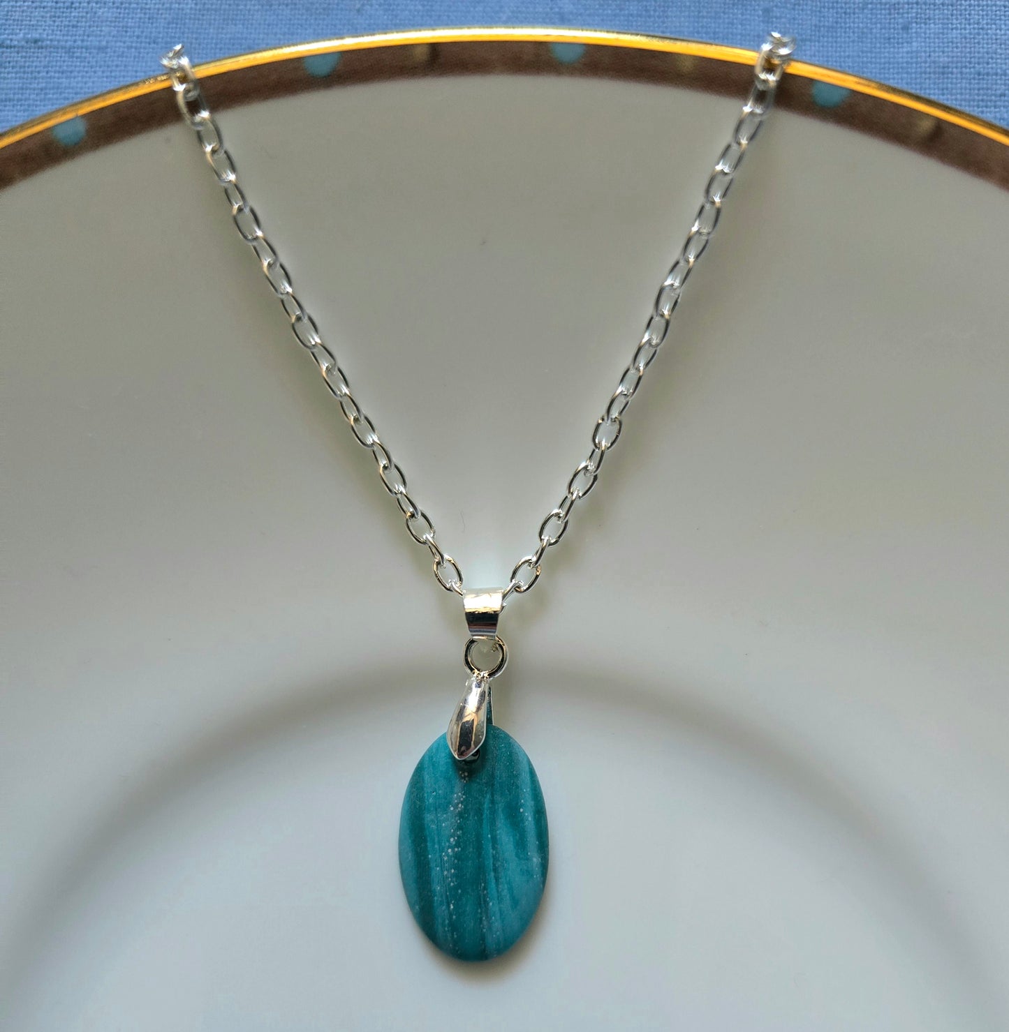 Green smudge necklace